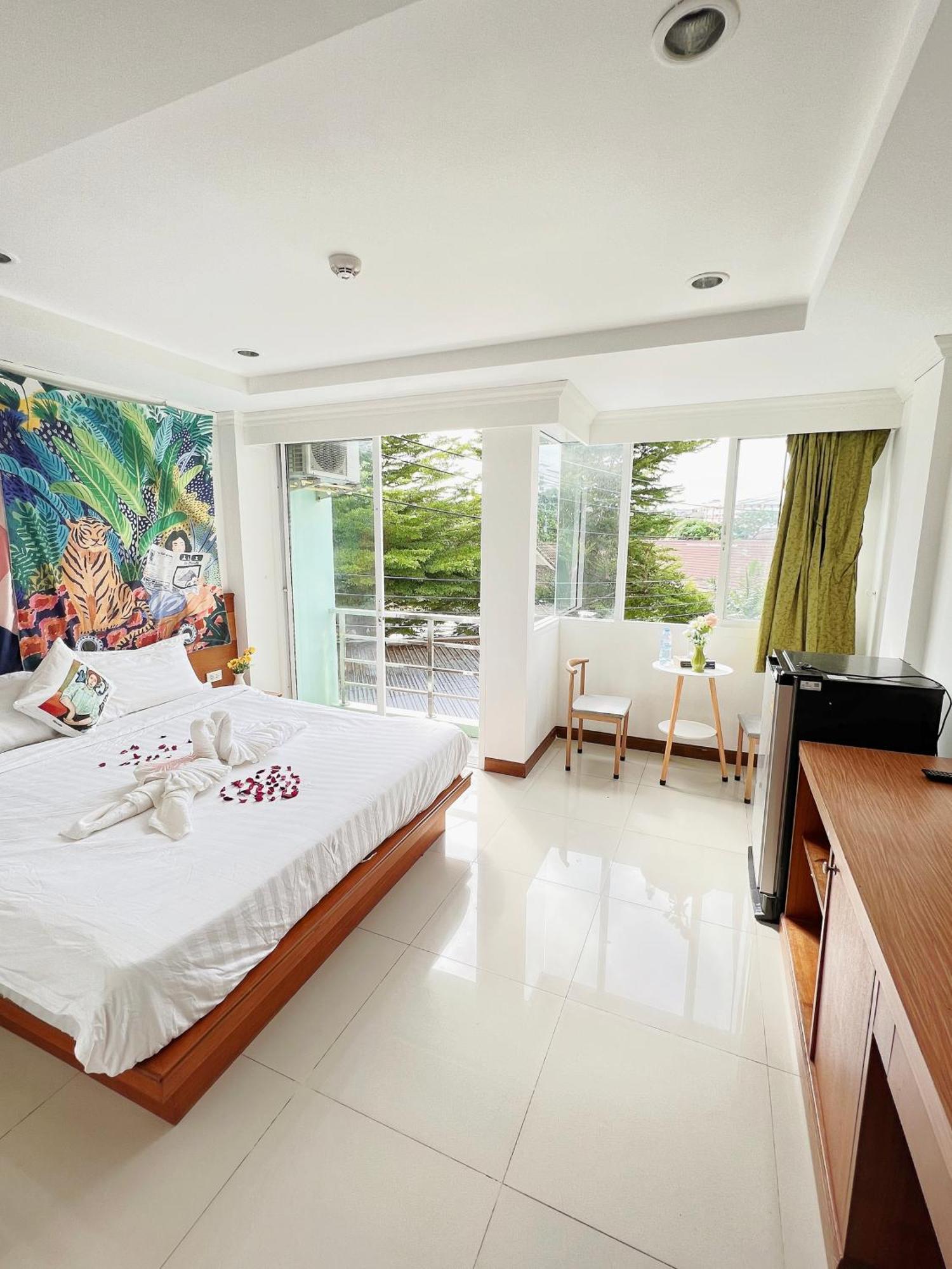Hotel Lanting à Patong Extérieur photo